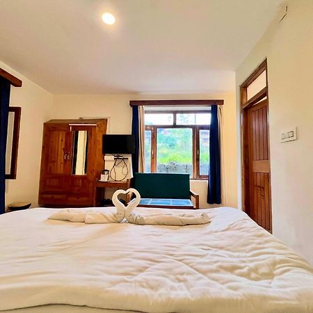 Tourist Hotel 10 Minutes Walking Distance From The Mall Manāli Kültér fotó