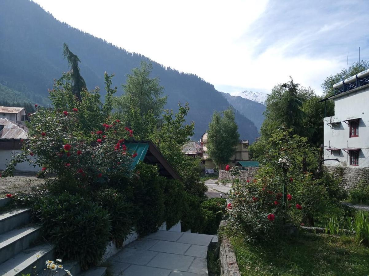 Tourist Hotel 10 Minutes Walking Distance From The Mall Manāli Kültér fotó