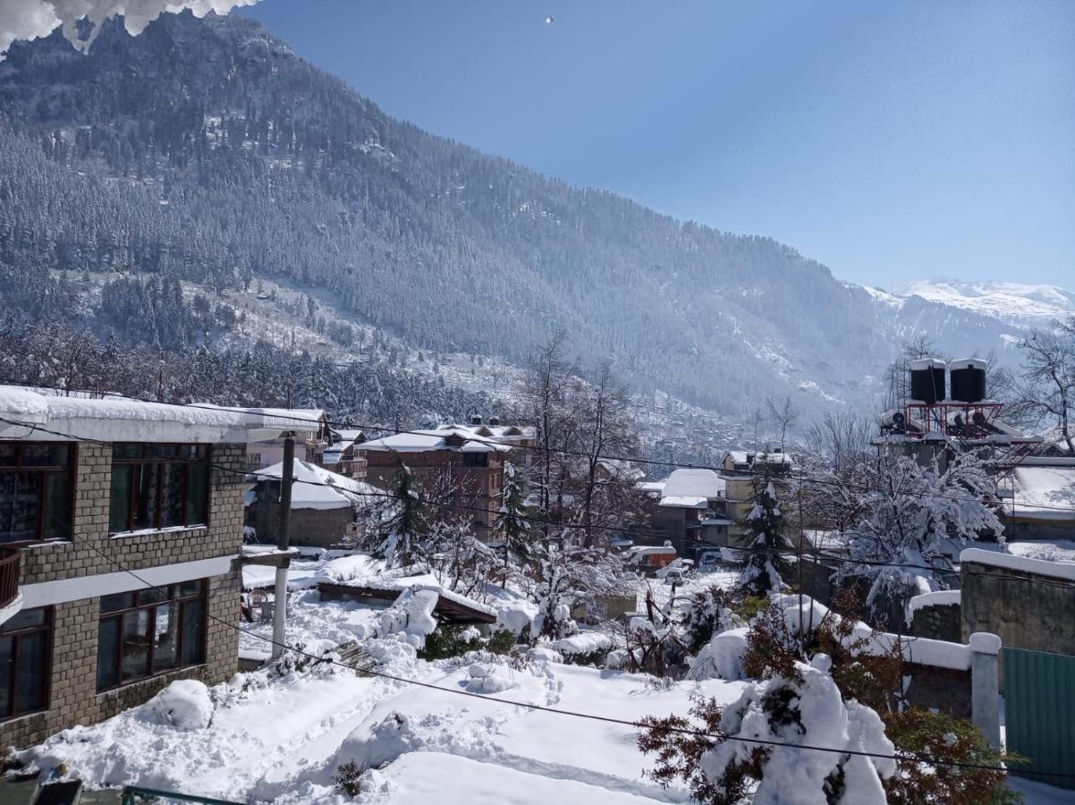 Tourist Hotel 10 Minutes Walking Distance From The Mall Manāli Kültér fotó