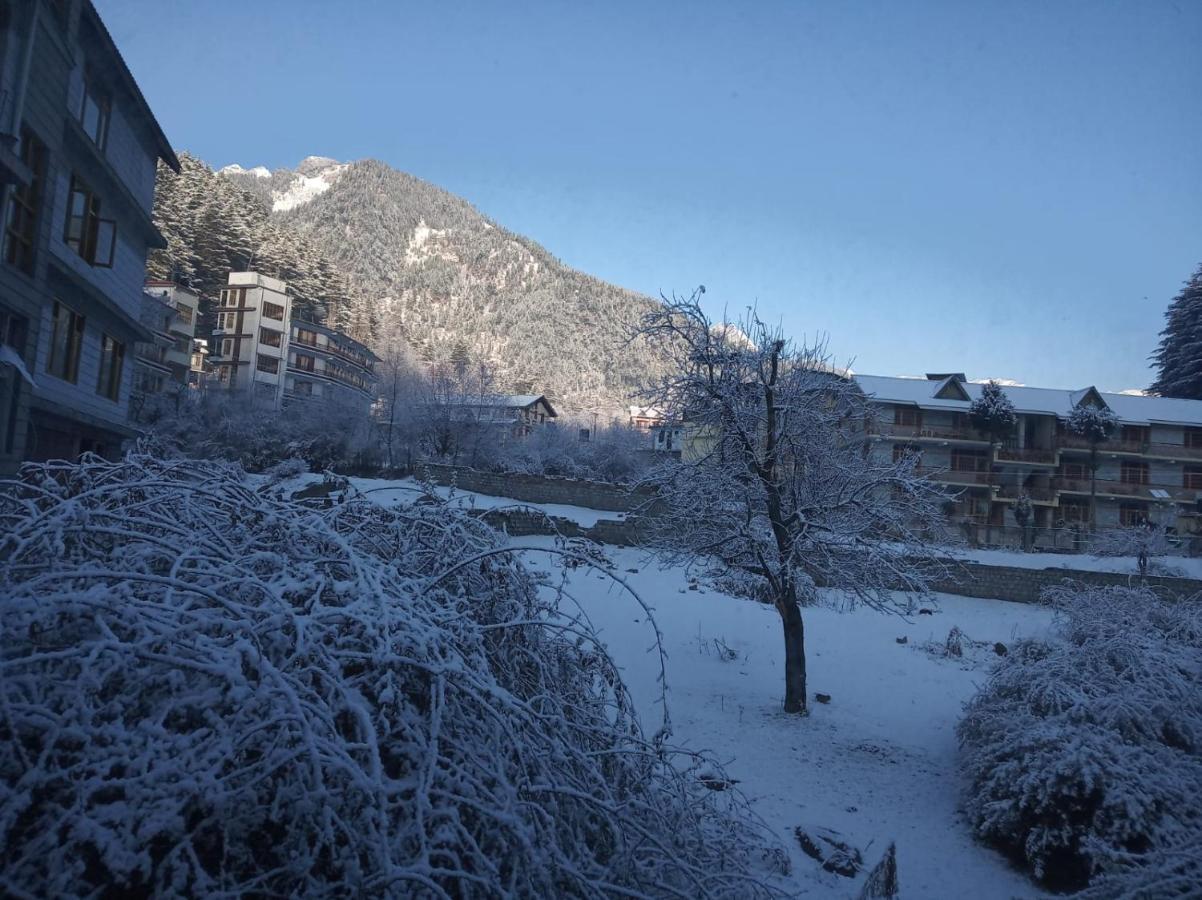 Tourist Hotel 10 Minutes Walking Distance From The Mall Manāli Kültér fotó