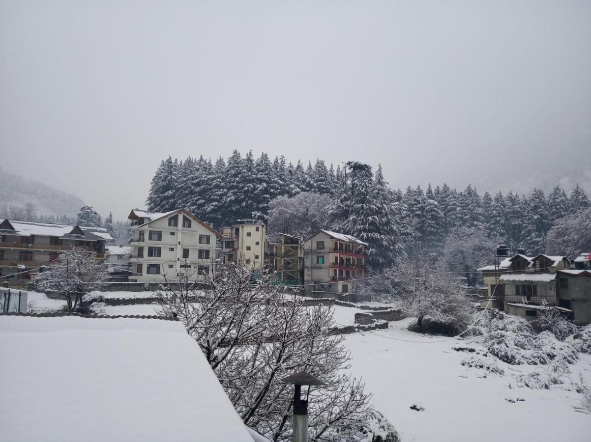 Tourist Hotel 10 Minutes Walking Distance From The Mall Manāli Kültér fotó