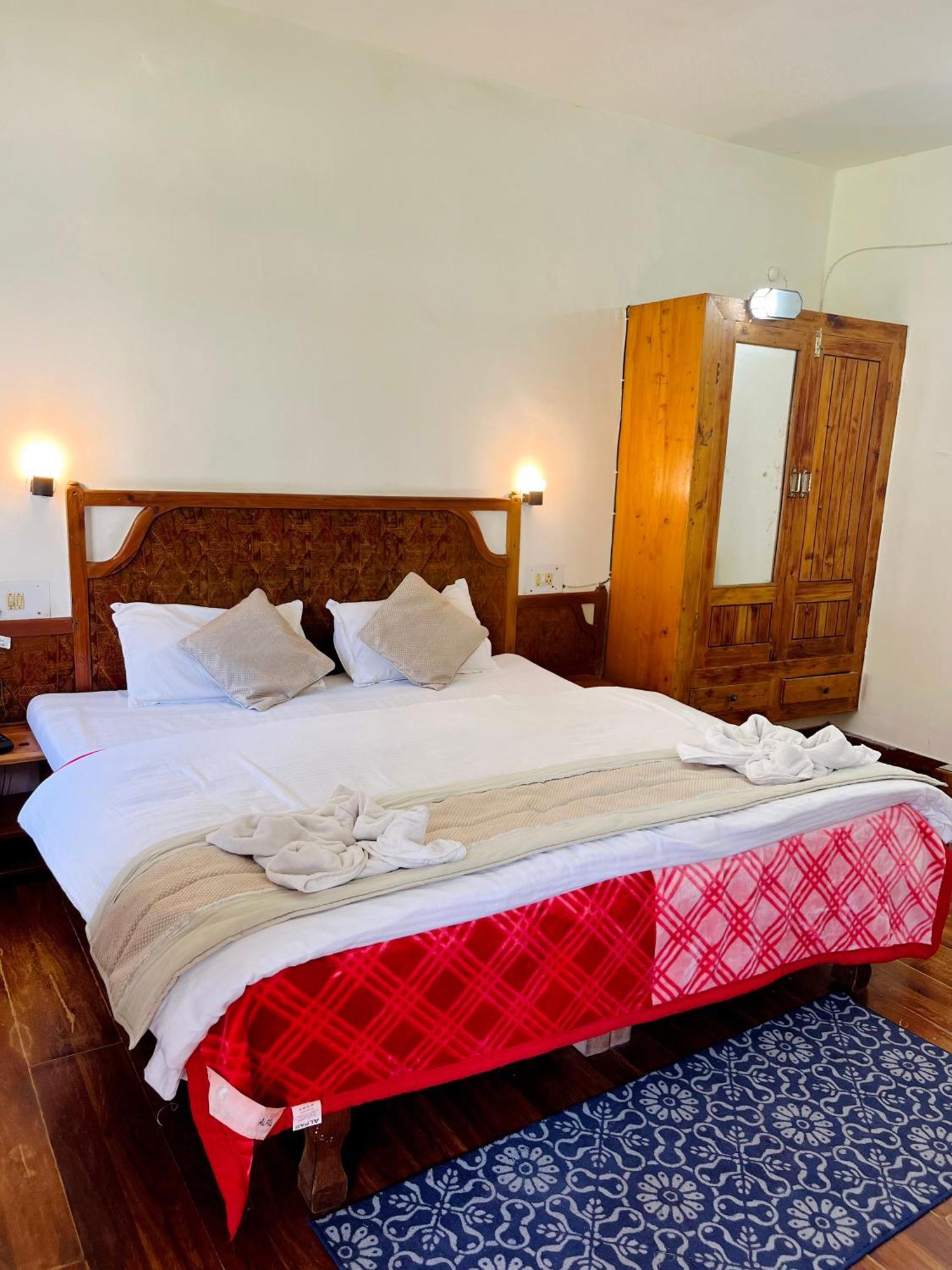 Tourist Hotel 10 Minutes Walking Distance From The Mall Manāli Kültér fotó