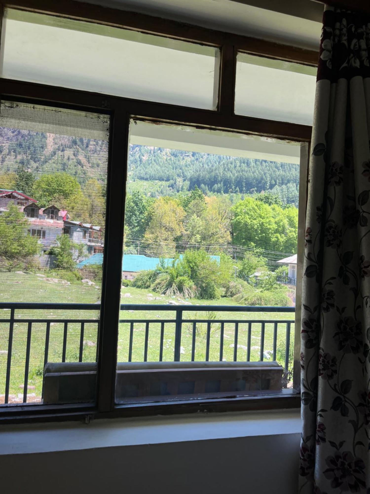 Tourist Hotel 10 Minutes Walking Distance From The Mall Manāli Kültér fotó