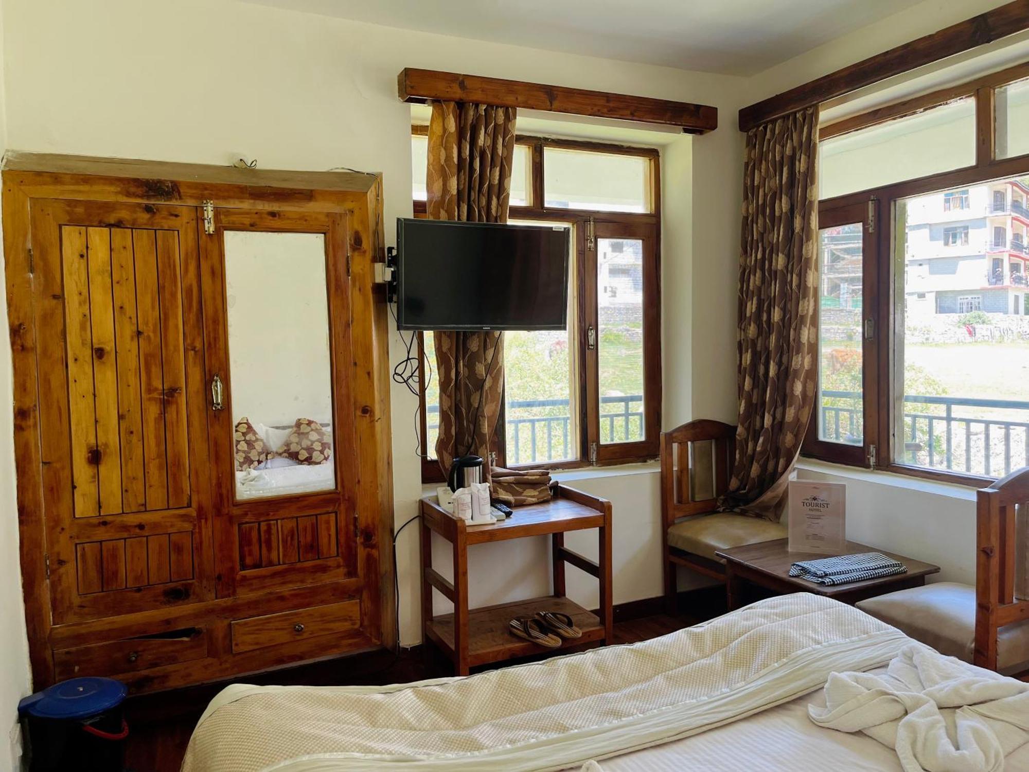 Tourist Hotel 10 Minutes Walking Distance From The Mall Manāli Kültér fotó