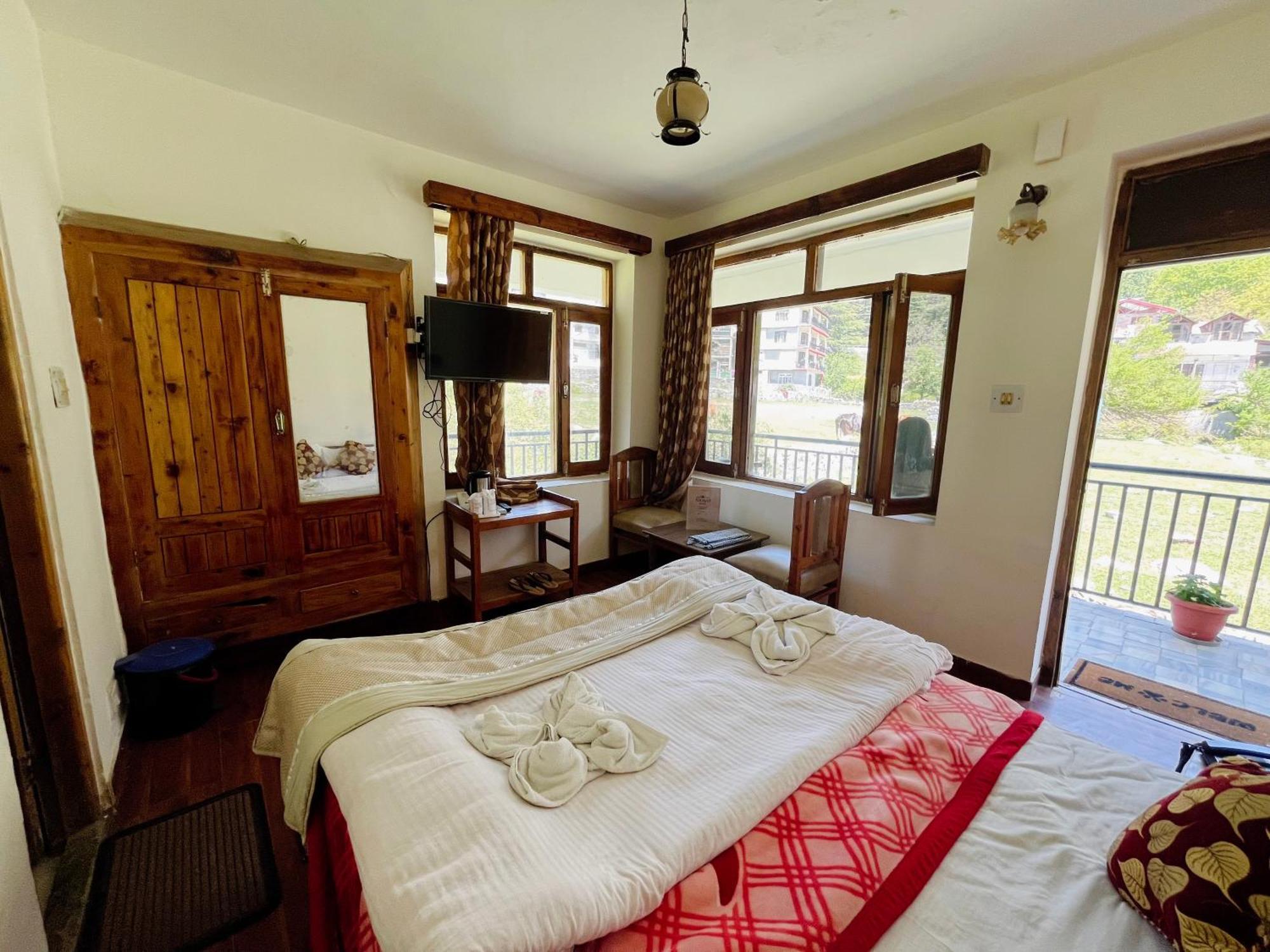 Tourist Hotel 10 Minutes Walking Distance From The Mall Manāli Kültér fotó