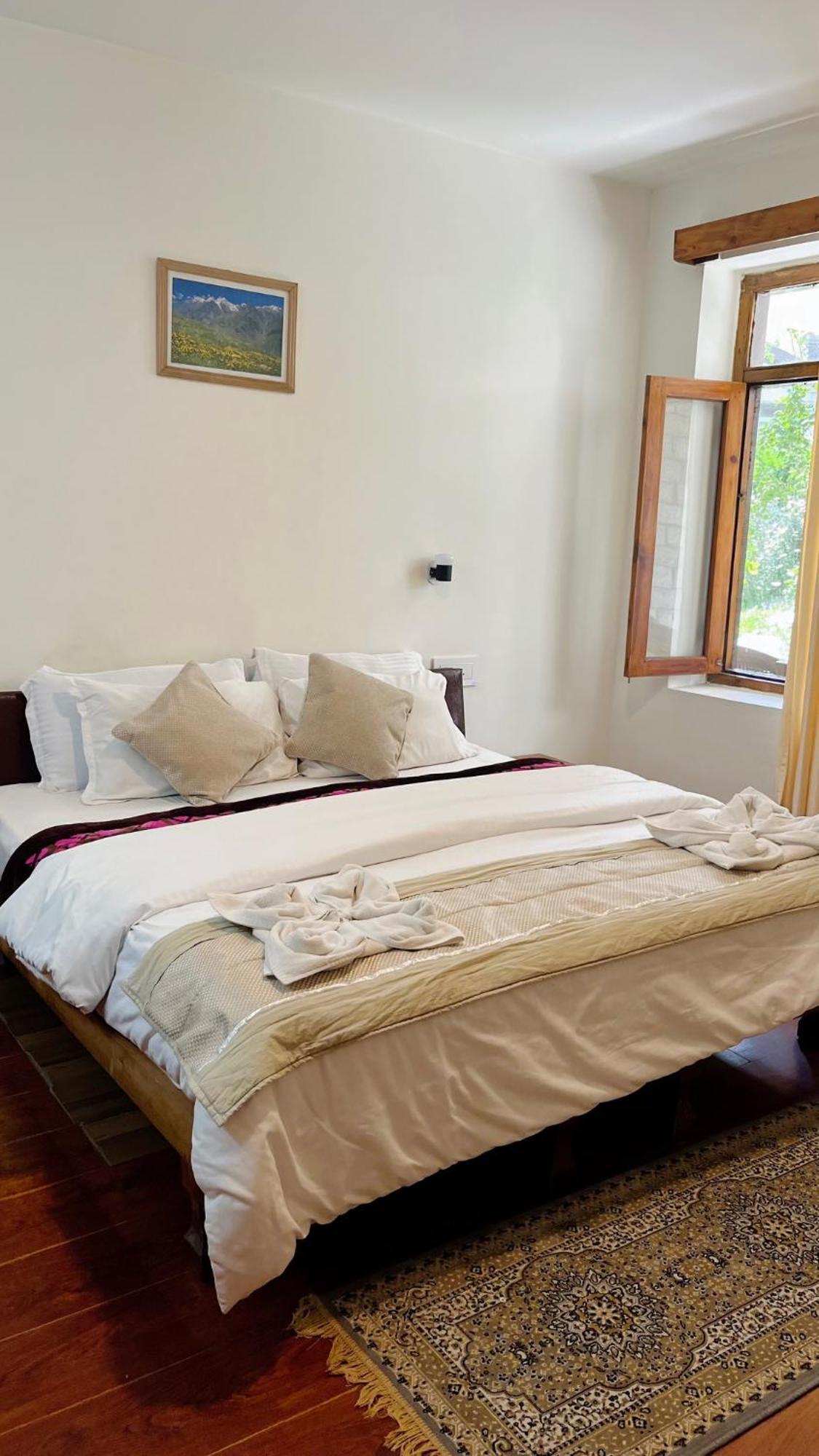 Tourist Hotel 10 Minutes Walking Distance From The Mall Manāli Kültér fotó