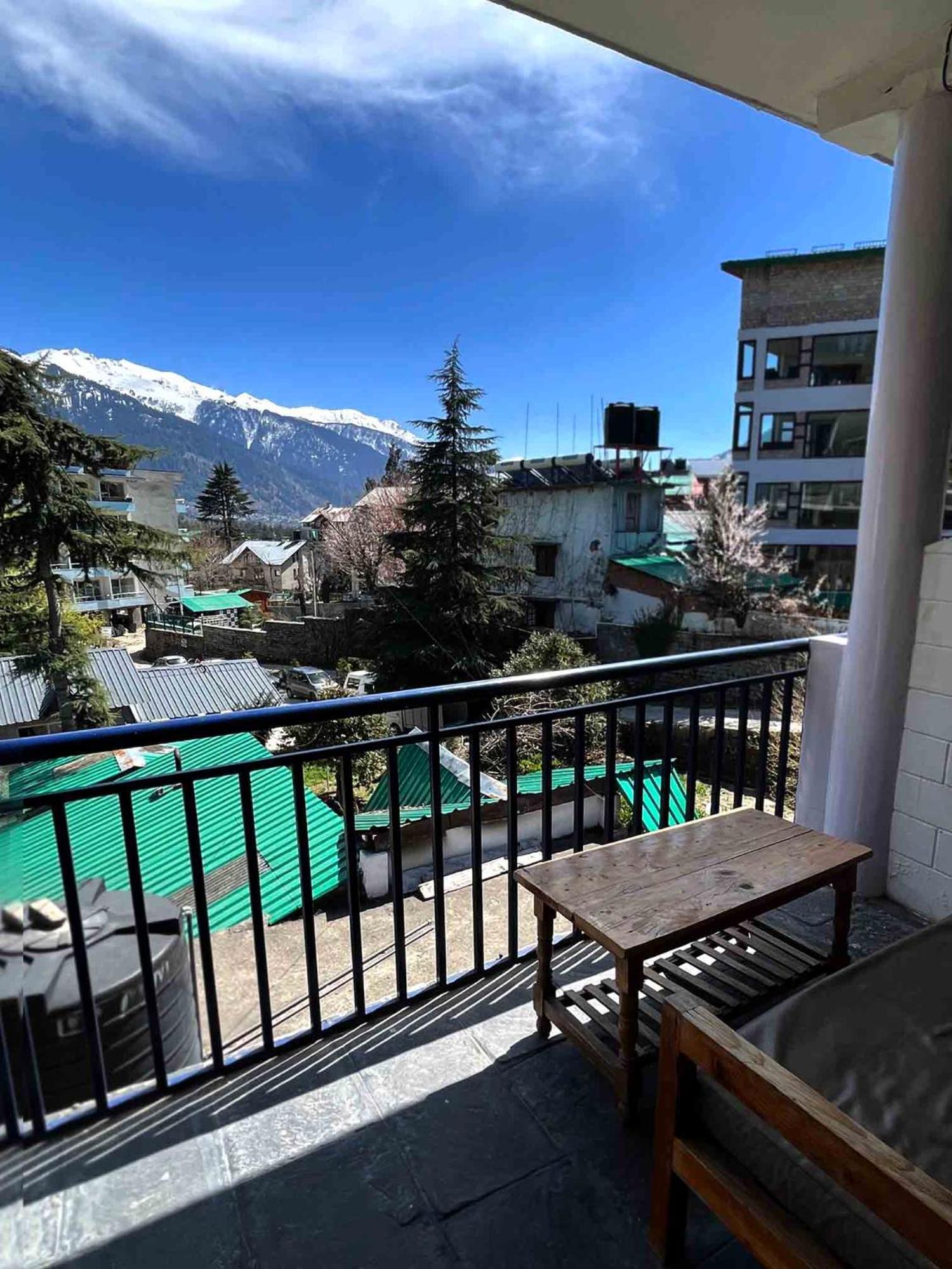 Tourist Hotel 10 Minutes Walking Distance From The Mall Manāli Kültér fotó